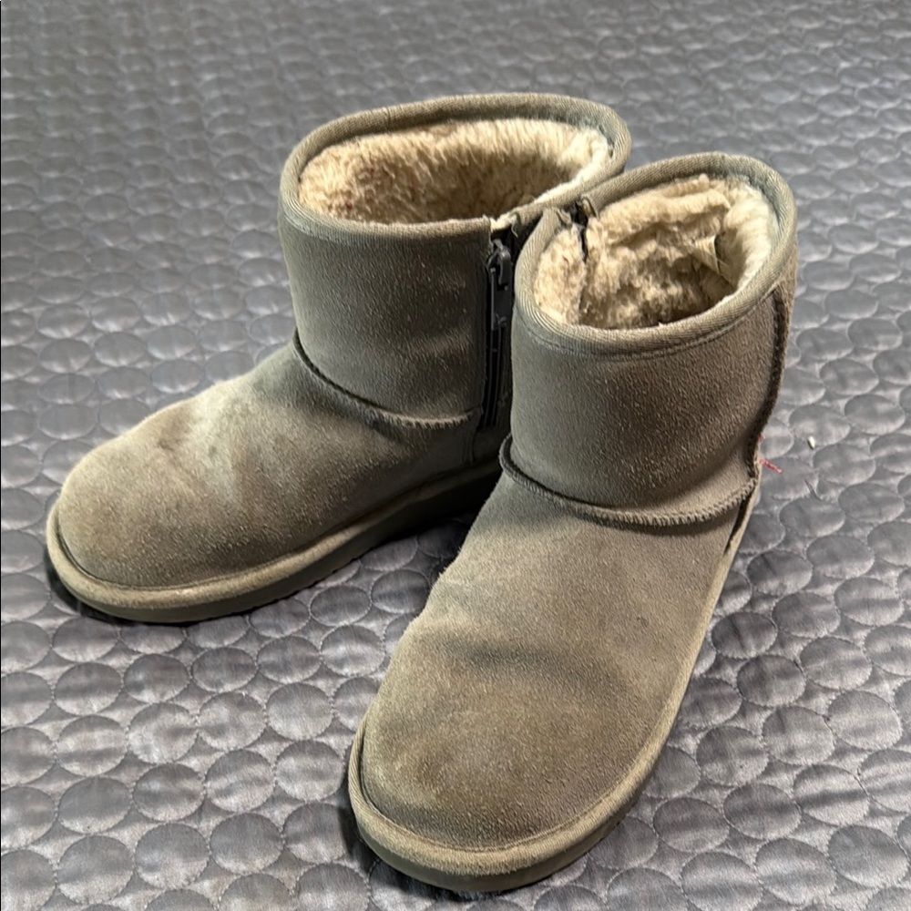 Koolaburra by UGG Brown Suede Boots